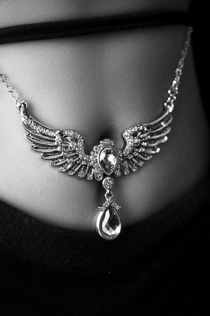 belly button piercing